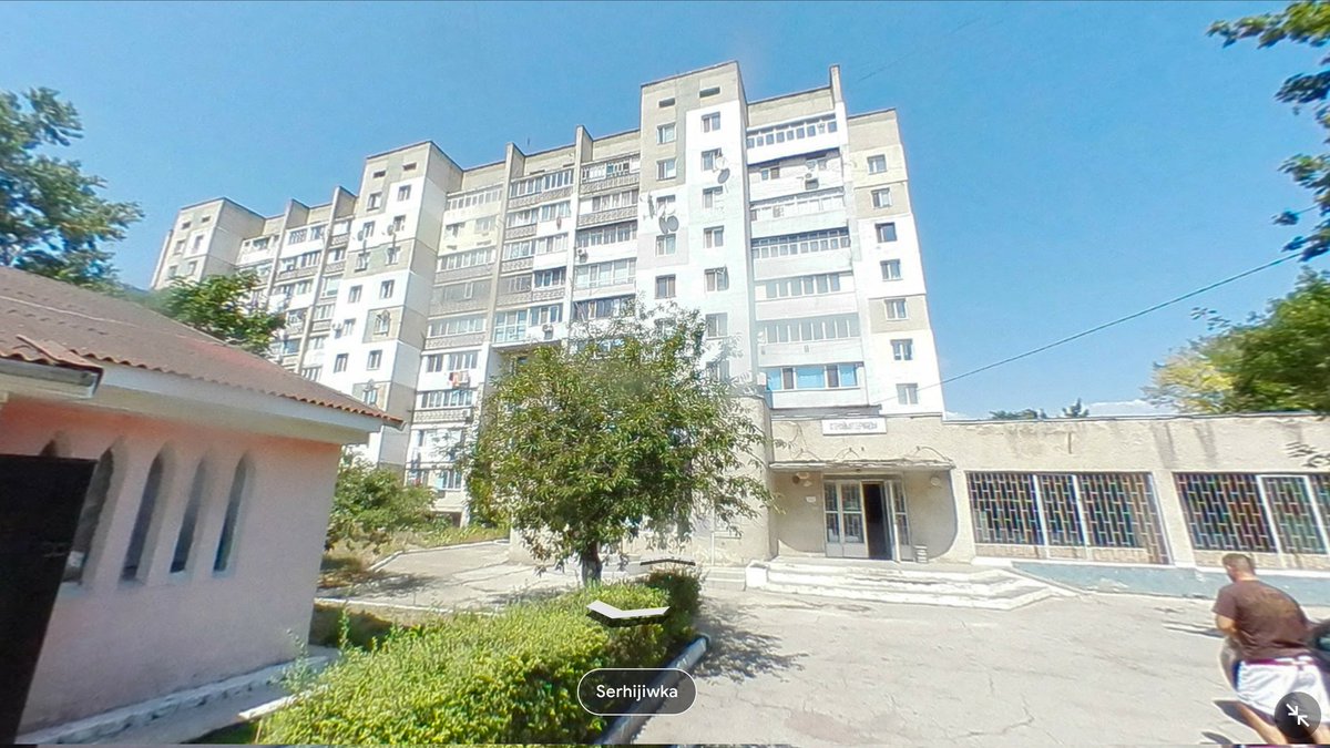 Fotobiene's tweet photo. Was soll denn bloss diesmal das "militärische Ziel" gewesen sein, liebe #Putin-Fans?
Getroffen wurden in #Serhiivka, Region #Odessa, ein #Wohnblock und ein #Hotel.
Dazwischen: Der #Markt.
Nun?? 🤬 https://t.co/yVtqNAHh6U