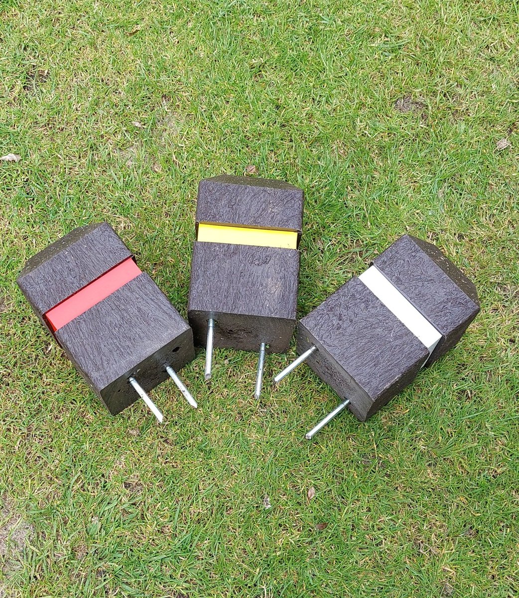 KeepingGreens88's tweet photo. New Tee markers just arrived, just in time for Captains Day @BulburyWoodsGC Another great product from @bmsproducts finishes off the course furniture nicely 👌 @dbevanturfie @AgrovistaAMNTY https://t.co/13M1OnzAUh