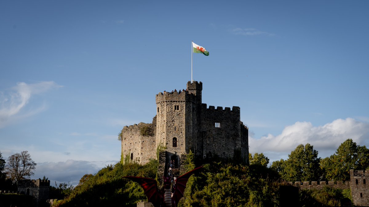 theparkgatehotel (@parkgatehotel) on Twitter photo Switch up your summer getaway & head to the vibrant city of #Cardiff. Visit historic castles, taste local delicacies, and wander through the winding streets. Tap the link to see for yourself <a href="/visitwales/">Visit Wales 🏴</a> youtube.com/watch?v=NbW6ix… Switch up your summer getaway & head to the vibrant city of #Cardiff. Visit historic castles, taste local delicacies, and wander through the winding streets. Tap the link to see for yourself <a href="/visitwales/">Visit Wales 🏴</a> youtube.com/watch?v=NbW6ix…