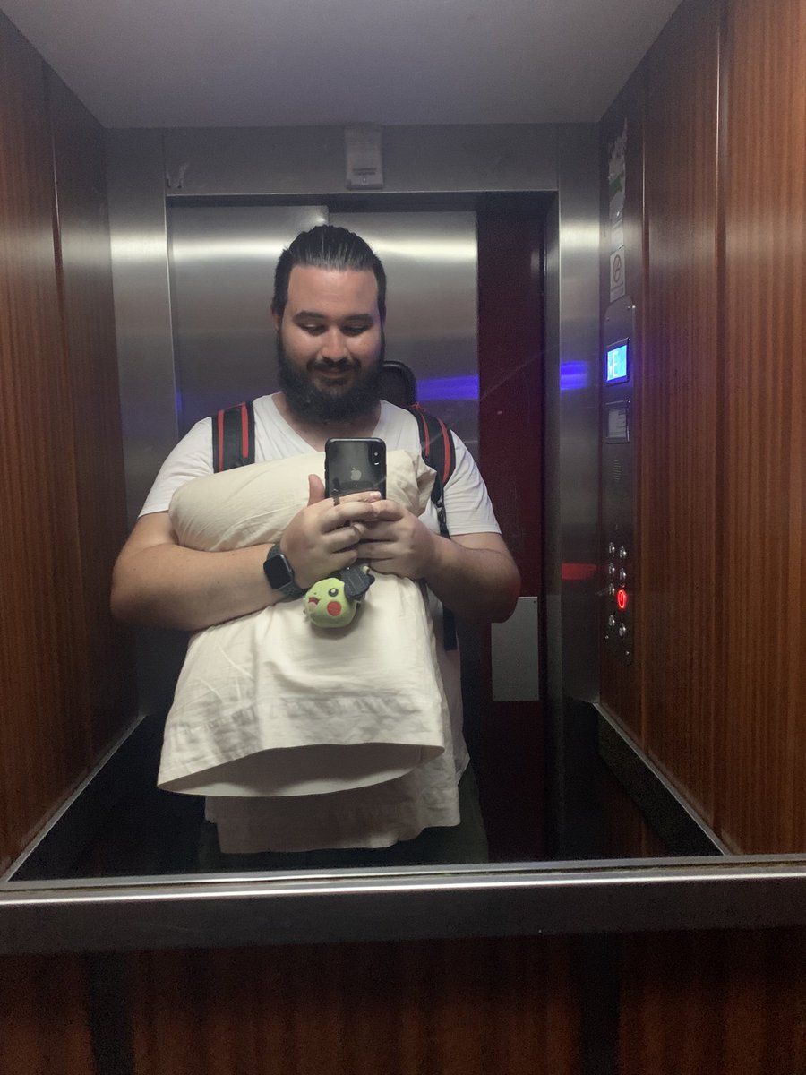 idorado4's tweet photo. Que síiii, que voy taaarde... pero a tope! Ahora viajecito de 4 horitas a Valencia🫠 #DreamhackValencia #BeerJam https://t.co/tIYNvq2JM6