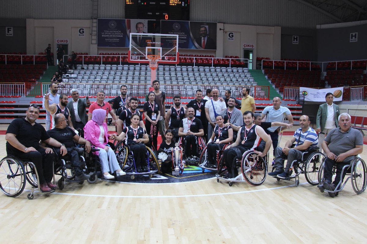 2021-2022 Süper lig üçüncüsü olan <a href="/Besiktas/">Beşiktaş JK</a> Tekerlekli Sandalye Basketbol takımını kutluyoruz.