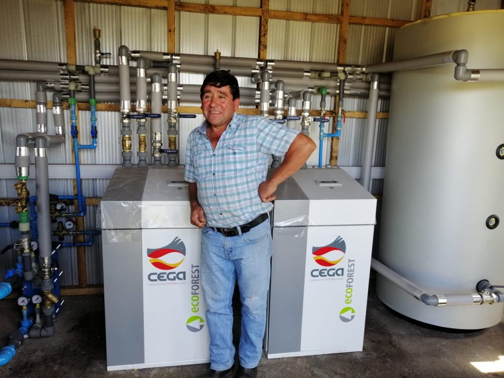 PaisCircular's tweet photo. 👉 El proyecto de invernadero geotérmico que favorece el cultivo de tomates durante todo el año en el sur de Chile 🇨🇱 – País Circular
Lee acerca de este #EmprendimientoCircular 👇
https://t.co/bUy32FxzDW
#CEGA #DiegoMorata #Energíageotérmica #FIC https://t.co/F8rxQLafec