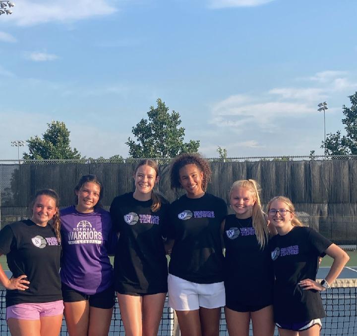 Norwalkgtennis's tweet image. We finished up a fun week of tennis camp. Thanks to all who participated! Our high school players are always a huge help and did such a nice job this week. #summertimetennis #catchgame #tennishomework