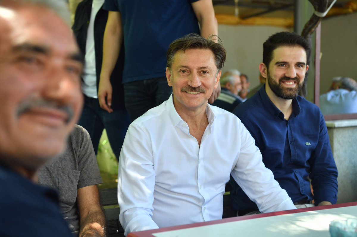 DrHakanBahadir's tweet photo. Cuma namazı sonrası her zaman olduğu gibi, bizi mükemmel ağırlayan çocuk, genç, yaşlı tüm mahalle sakinlerimize teşekkür ediyorum. 😊

İyi ki varsınız... https://t.co/PDlz9LlwyT