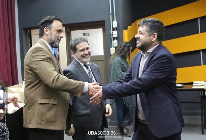 🏅🧑‍🏫 RT ENTREGÓ MEDALLAS A SUS DOCENTES

La carrera de <a href="/rtfsocuba/">RT Sociales UBA</a> hizo entrega del reconocimiento a la trayectoria y dedicación a sus docentes en el marco de los 200 años de la #UBA.
La emotiva jornada se realizó en aula SG 300 de #FSOC con participación de las autoridades.