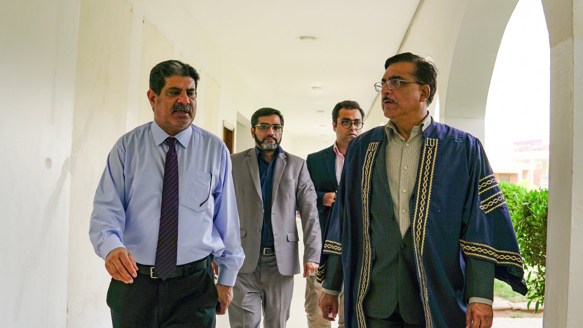 IUQuetta's tweet photo. Alhamdulillah, the "SECP" (Securities &amp; Exchange Commission of Pakistan) short course is over. The seminar began with Mr. Iftikhar Hassan Naqvi, joint registrar SECP. He distributed the certificates to students along with Dr. Muhammad Ali Vice-Chancellor of Iqra University Quetta https://t.co/nxbyUMZLNM