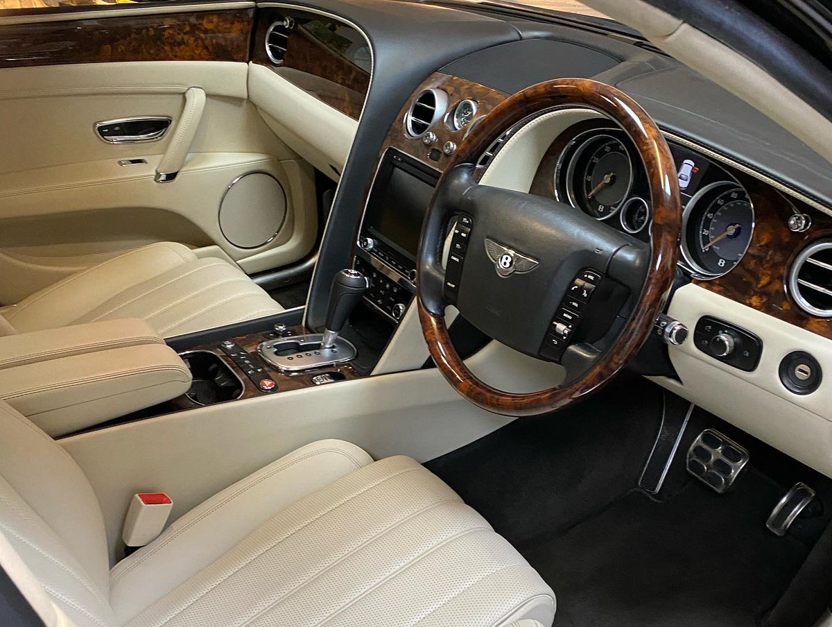 Fully blacked out Bentley Flying Spur recently spent a few days in my studio. 

☎️07880691987
💻rhysdetails.co.uk
✉️service@rhysdetails.co.uk

#bentley #bently #bentleyflyingspur #bentleymotors #rhysdetails #kent #detailing #detailingworld #detailingdoneright #gyeon