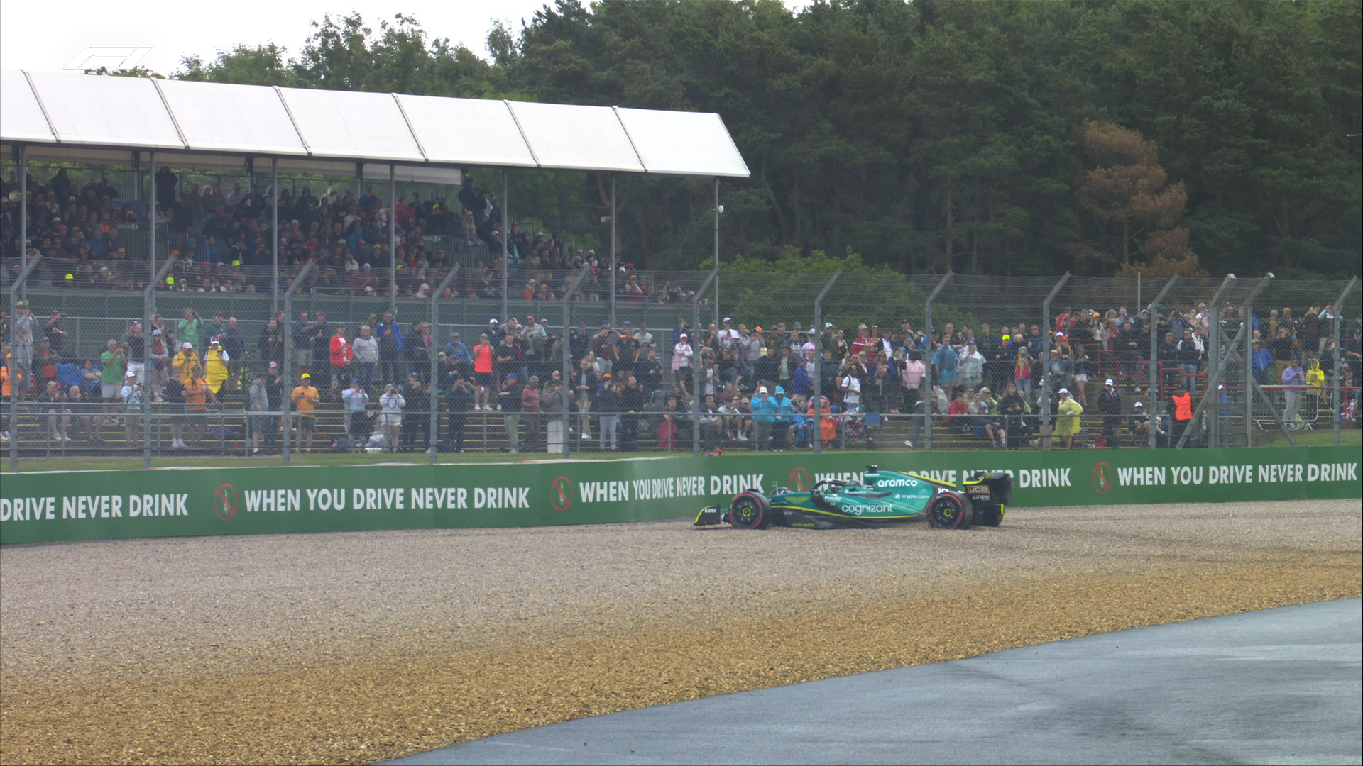 Lance Stroll poza torem podczas 1. treningu na Silverstone