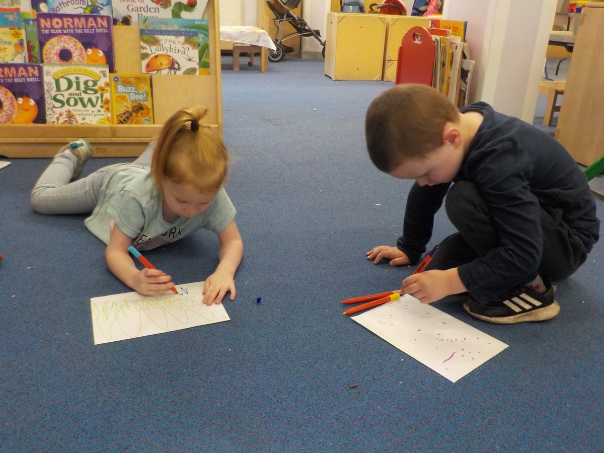 BrokenCrossAc's tweet image. Nursery have made so much improvement in their Pen Disco sessions. Look at our wiggly lines! So much control and great concentration. #pendisco #markmaking  #eyfsphysicaldevelopment