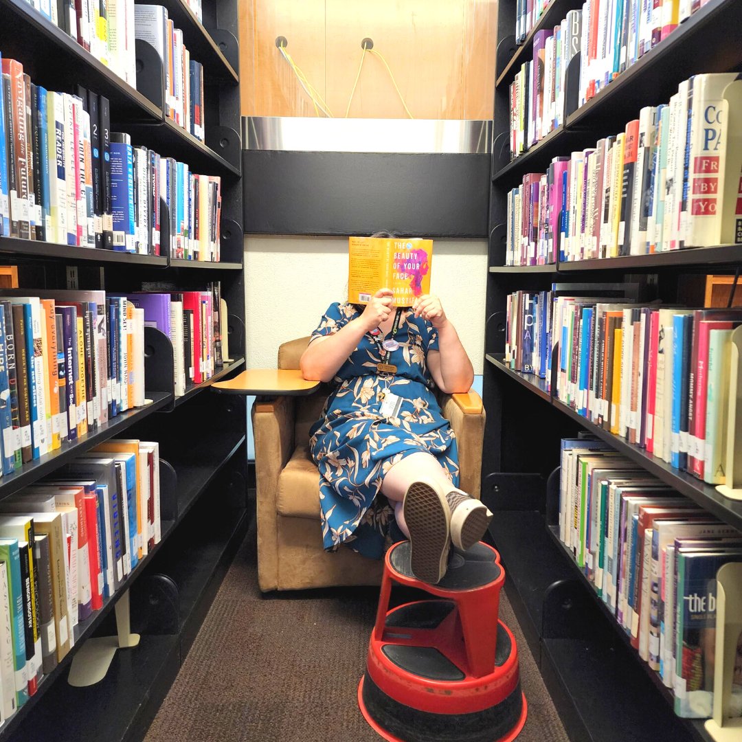 SUNYCantonLC's tweet photo. Need a place to read and work while hanging out in the Learning Commons. Find some of our comfy chairs in between the stacks and by the Manga Collection on the 2nd floor! #sunycanton #meetmeatthecommons #academiclibrary #librarystacks #manga #readingnook https://t.co/9cZ36kwOQw