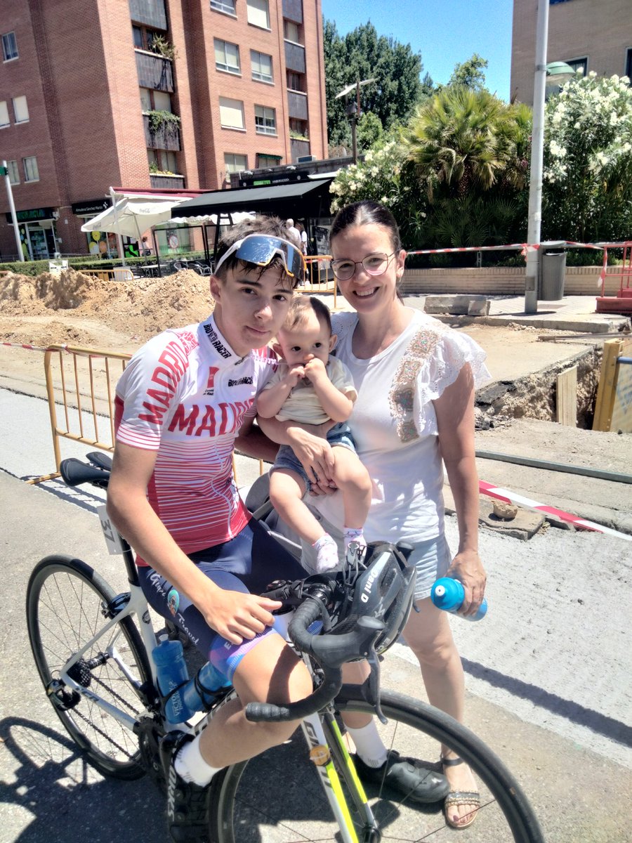 Terminado el campeonato de  España de ciclismo,cadetes .
26 clasificado
Todo el campeonato escapado en un grupo de 8 corredores y siendo neutralizados a falta de 15km para meta .
Poco a poco chico mío 💪🚴‍♂️🐤
