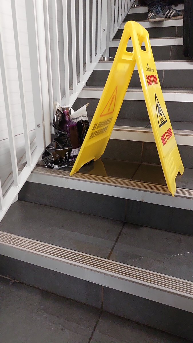 missmoon's tweet photo. @WhitleyNeill, a very bad start to going to celebrate my friend's 50th, in the queue to board, I only put the bag down on the step and the bottom came off! https://t.co/YmTrTiijKf