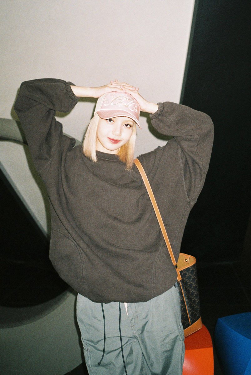 BpinkParaguay's tweet photo. ENG| Hi! We are Lisa Paraguay 💛 we were inactive here on Twitter but we're back with everything from now on ✨💛

ESP| Hola! Somos Lisa Paraguay 💛 estuvimos inactivos aquí en Twitter pero regresamos con todo desde ahora✨💛

 #LISA #리사 #LALISA #LSPY @BLACKPINK https://t.co/SRz3v0L8Cx