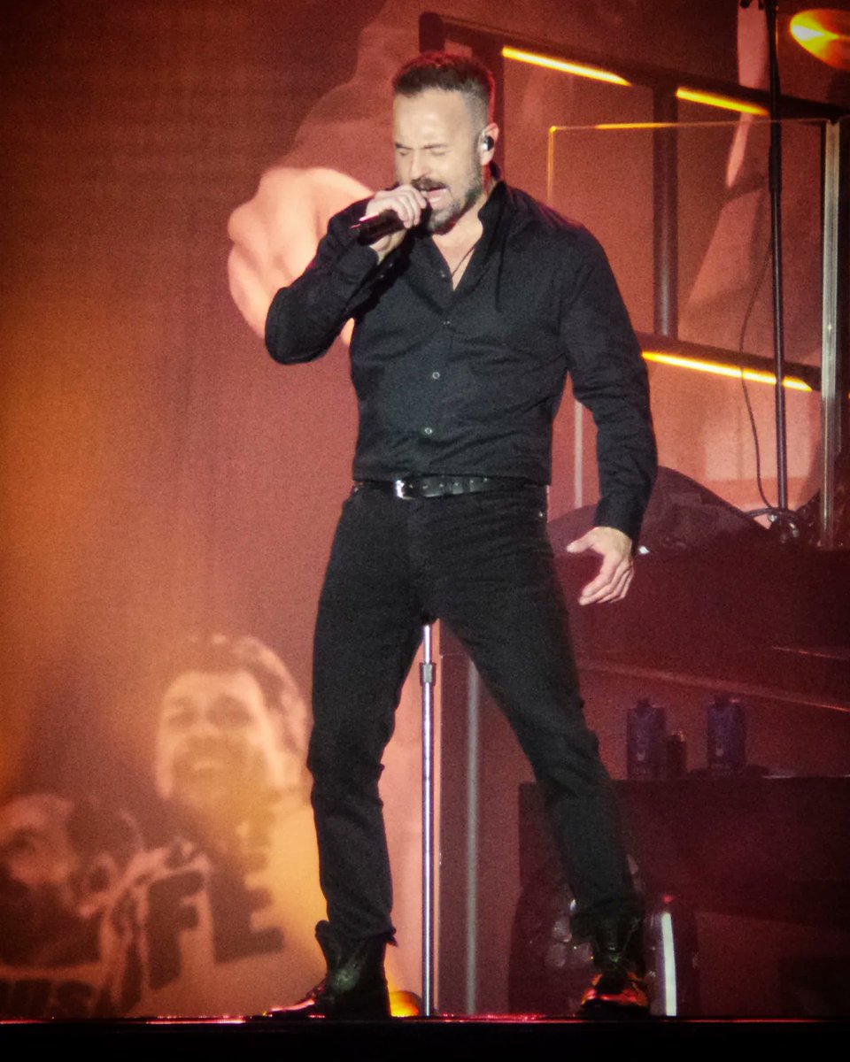 A fabulous evening watching <a href="/mrmichaelball/">Michael Ball OBE💙</a> and <a href="/AlfieBoe/">Alfie Boe OBE</a> at #Longleat. Thank you gentlemen you sound divine #LesMis #OneDayMore
