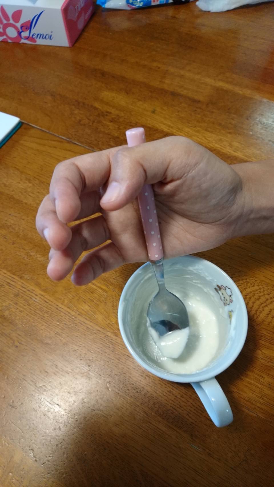 おはな 秋にワクチン打ってから体中の力が入らなくなった 歩くことも出来なくなった 階段も上がれなかった スプーンを持つことすら出来なかった 9ヶ月経ってもまだ 箸も持てない日がある Jabinjuriesglobalday ワクチン後遺症 ワクチン長期副反応