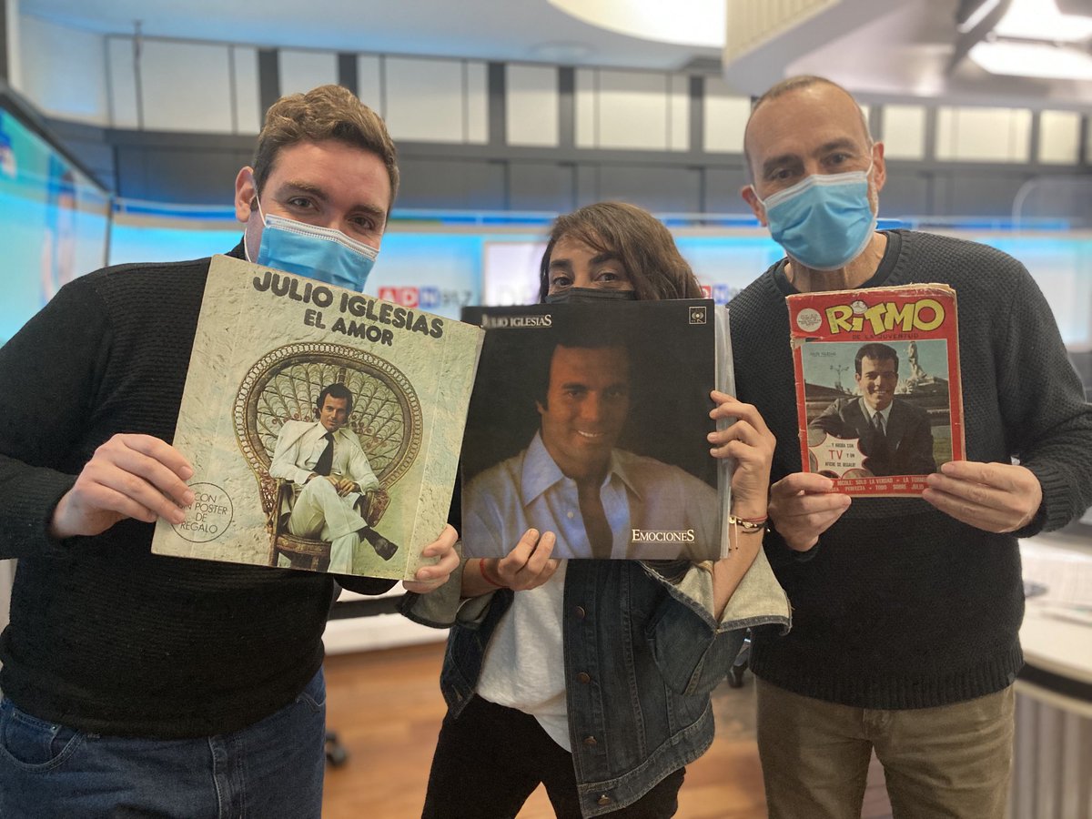 foneron's tweet photo. Hacemos la primera #pautab del mes de julio ⁦@SandraZeballos⁩ ⁦@mauriciohofmann⁩ ⁦@ClaudiaAlamo⁩ ⁦⁦@AndresHuertaCL⁩ ⁦@adnradiochile⁩ https://t.co/Fjq2h0X03p
