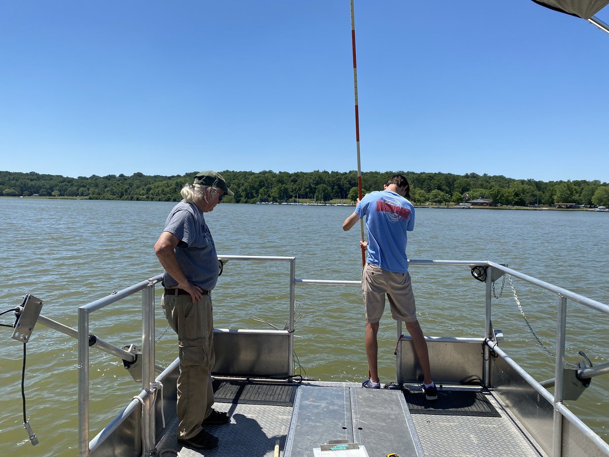 Yesterday #wundergrad Max (NoTwitter) measured sediment depth in Acton Lake for his research project (thanks <a href="/MiamiOH_ORU/">ORU Miami Ohio</a>). Bill Renwick (NoTwitter) came out of retirement! Of course we ran out of gas and had to be rescued…When PIs go in the field…🙄😂🤓