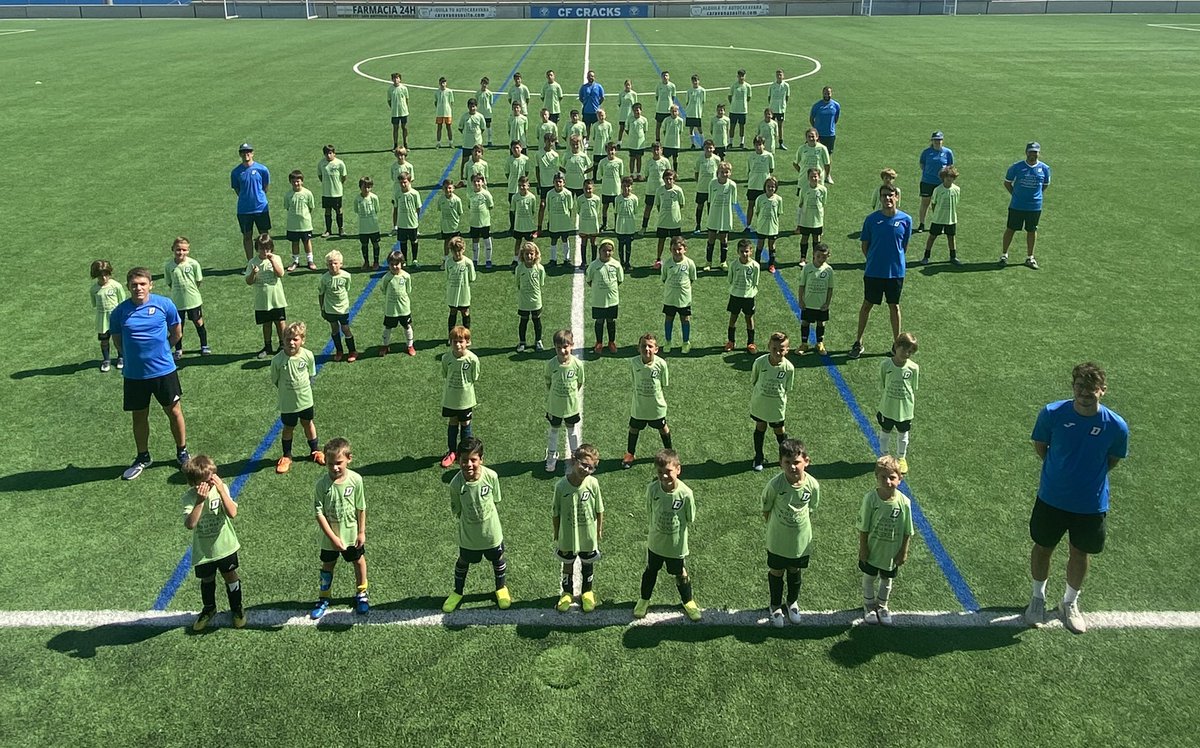 CFCRACKS's tweet photo. Concluye la primera semana del Campus de Verano @AcademiaParejo en @CFCRACKS. El próximo lunes más fútbol y diversión. 
Buen fin de semana !! ⚽️☀️ https://t.co/FX6Ppf3RUw
