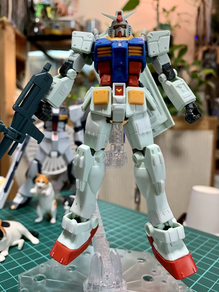 5月の終わりくらいに うん十年ぶりに 600円で買ってきたガンプラ EGガンダム。
隙間時間でリハビリ兼ねてちまちま作り込んでいってなんやかやで1ヶ月は遊べましたわあ😃
あとはしっかり塗装するか、ウェザリングするか、、、まだまだ遊べそうです😁

#ガンプラ #エントリーグレード #RX78 #ガンダム