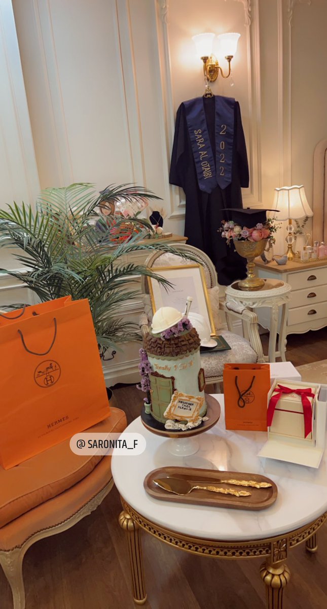 الحمدلله على الكمال 
الحمدلله على ما انا عليه 🙏🏻 أزف اليكم خبر تخرجي من الدبلوم بتخصص الهندسة المعماريه 🎓🤍 👷🏻‍♀️