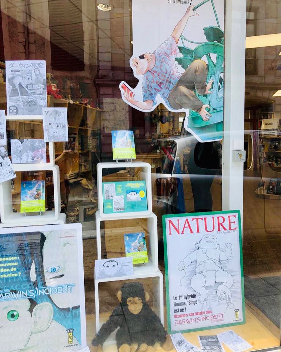 Tadaaam, voici notre nouvelle vitrine consacrée à DARWIN INCIDENT, dernière news de chez les <a href="/EditionsKana/">Editions Kana</a> 

Ruez-vous sur ce thriller où nous suivons Charlie, un être mi-humain, mi-chimpanzé qui évoluera au milieu d’un conflit mené par des activistes Vegan.

Coup de ❤️