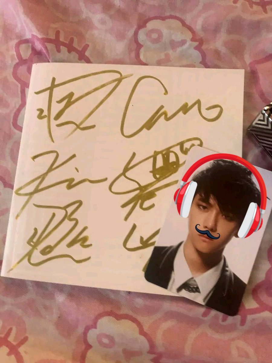 moon_cartz's tweet photo. hello! bns world. i just wanna ask if magkano pricing nitong pc together with this signed (photobook ni d.o, kai, baekhyun, tao, sehun and chanyeol). we really don't know talaga kung magkano pricing, for sale din sya, drop the price nalang po if interested.

tags ~ EXO, SIGNED PB https://t.co/o769RZN81m