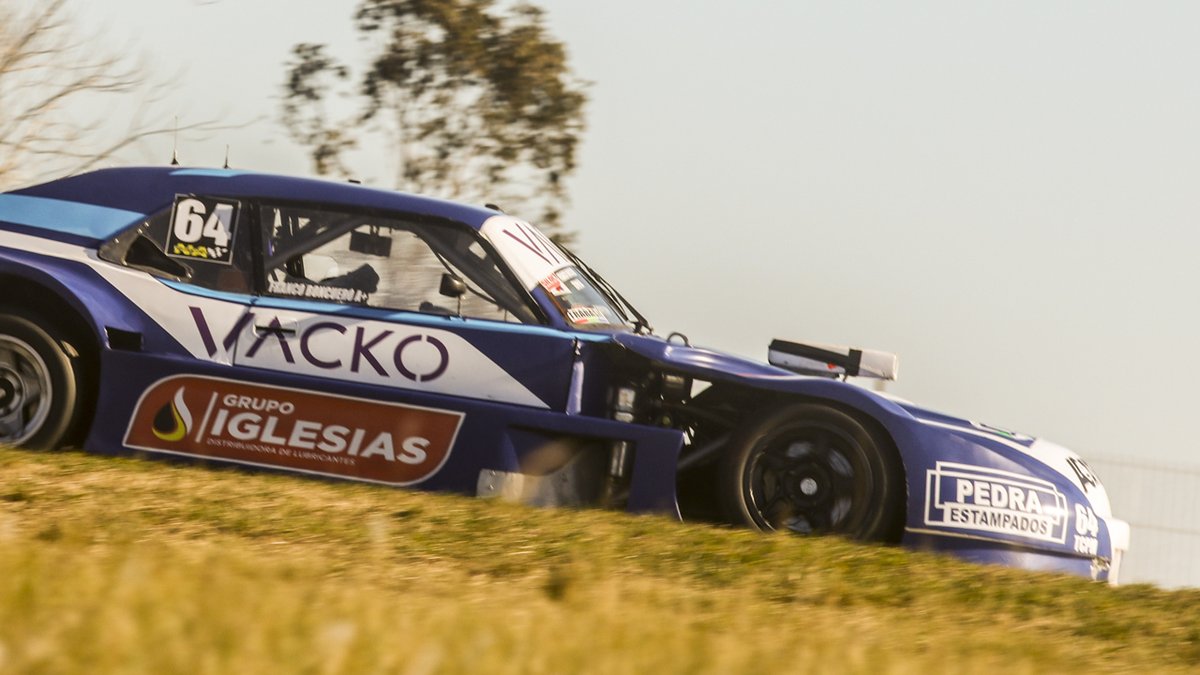 Boncuero quiere estar en la Copa

El piloto del Savino Sport afronta la novena fecha del calendario del #tcpistamouras en La Plata. 
A solo tres competencias de cerrar la etapa regular  Franco Boncuero se mantiene dentro de la zona de Play Off 
👇👇
facebook.com/Savino-Sport-O… 👀