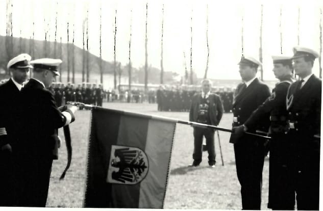CdrDeuNavalAir's tweet photo. Zum 1. Juli jähren sich viele Gründungsdaten der #Marineflieger. OTD 1958 wurde die 6 Monate zuvor aufgestellte Marine-Seenotstaffel offiziell in Kiel in Dienst gestellt. Herzlichen Glückwunsch dem #MFG5, aber auch dem #MFG3 zum 58. Geburtstag (s.u. 👇).
#flynavy
@deutschemarine https://t.co/HJLTvVArXK