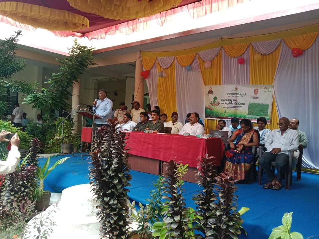 dcfgadag's tweet photo. Plant in Plenty,
To live another Twenty!
As per the guidelines today the Vanamohotsava programme was successfully conducted at Govt First Grade, college, Naregal.
#FosterForestsforFuture
@aranya_kfd @ccfdharwad @DcfDharwad @DCFHaveriDn https://t.co/dW3U0n8n4d