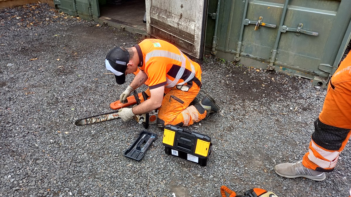 EAFormby's tweet photo. Safety Stand Down Day

The teams all came together today at head office for toolbox talks and to refresh on their maintenance and climbing skills.

#arb #arblife #treesurgery https://t.co/fy0Vxt00eM