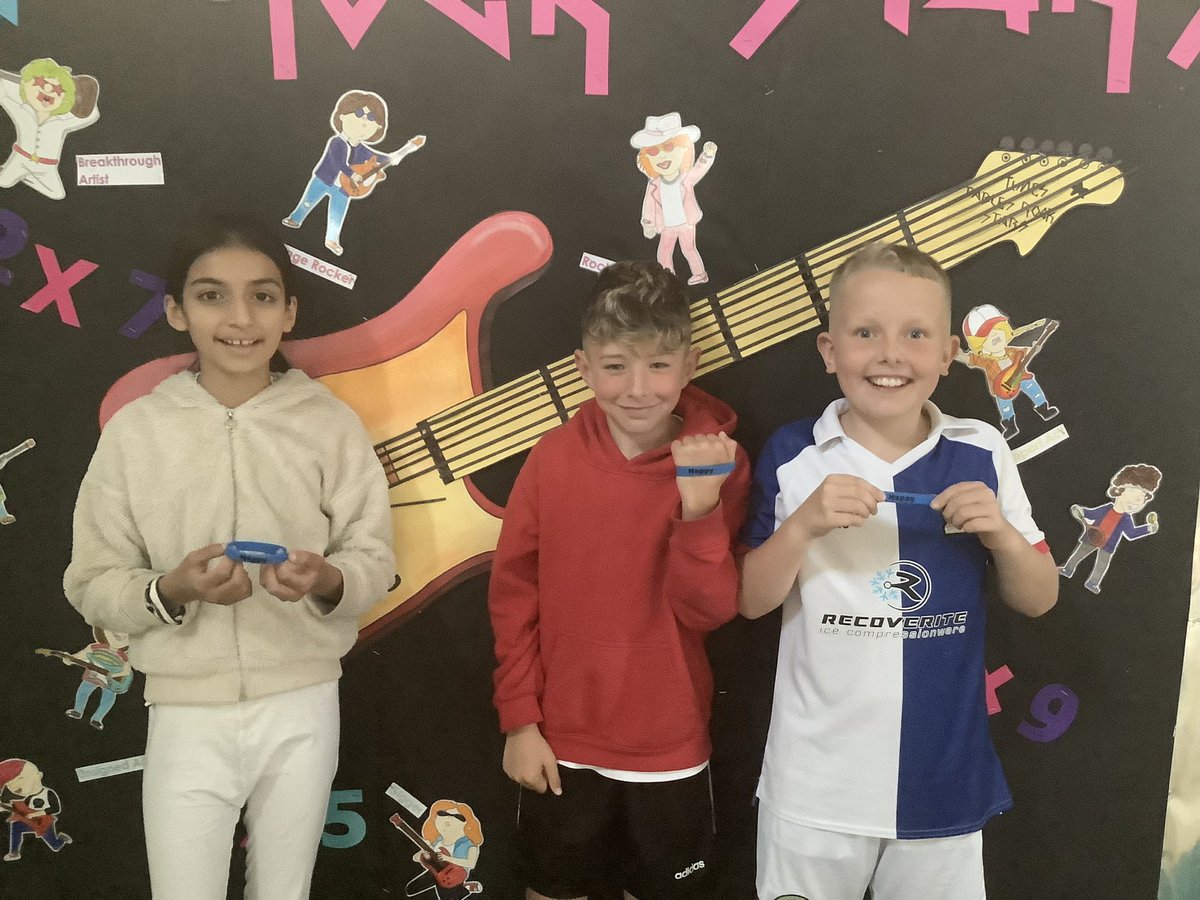 peelparkclass16's tweet photo. We even gave out some bands too! https://t.co/KamTeo7MAA
