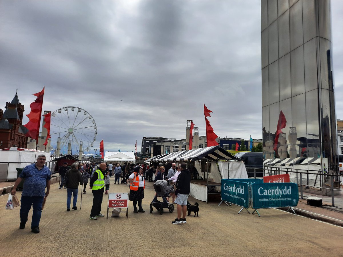 Today we are at the Cardiff Food and Drink Festival. Come down for some lovely food and speak to us about various careers within South Wales Police we are recruiting! #joblikenoother @Aldridge_PC <a href="/swpolice/">South Wales Police</a> <a href="/swpbpa/">South Wales BPA</a> @swpjoinus