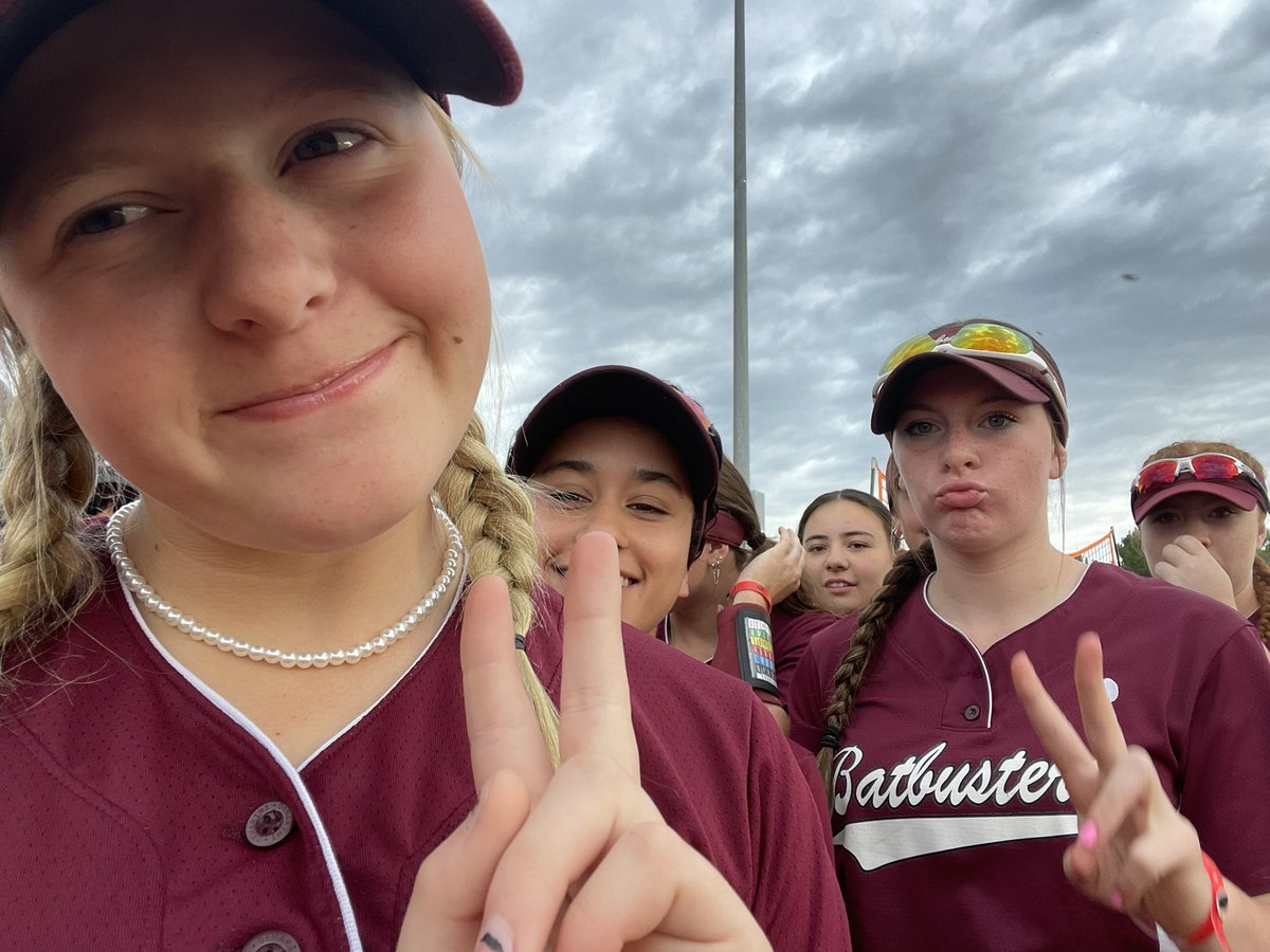 Shoutout to my selfie queens 👸 🤳 <a href="/IzzyP_2024/">Isabelle Poortenga</a> <a href="/FrancMaggie/">Maggie Franc 2024</a> <a href="/JZodrow2024/">Jillian Zodrow</a> <a href="/MHeinecke2024/">Morgan Heinecke</a> @BatbustersChi06