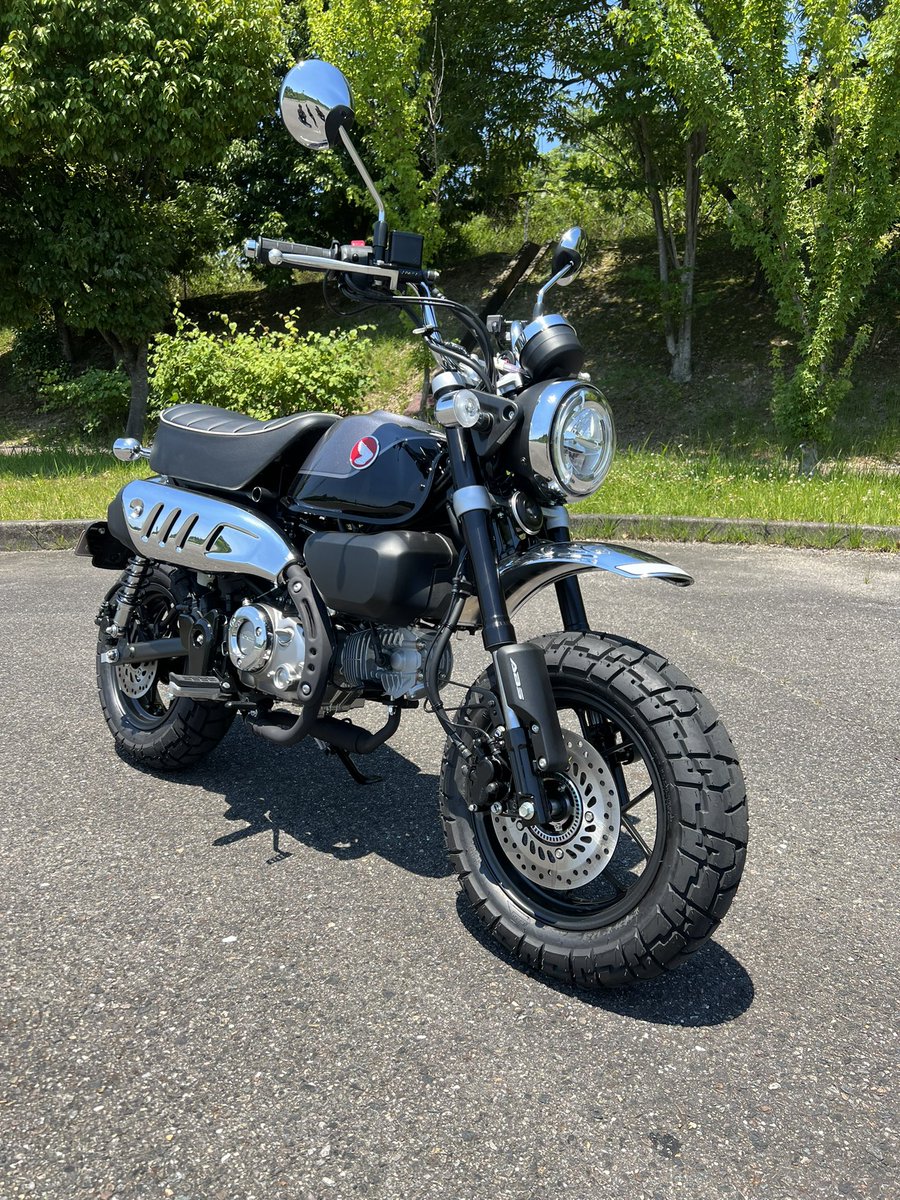 kuro_monkey125's tweet photo. 名前:byB(バイクビギナー)
性別:男
年齢:40
身長:165
足付き:べったり
愛車:モンキー125(黒)
住み:尾張
一言:ゆったり猿まわしの技術を相棒(黒モンキー125)と磨いていきます！

#バイク乗りとして軽く自己紹介 https://t.co/7ac3EwTmxn