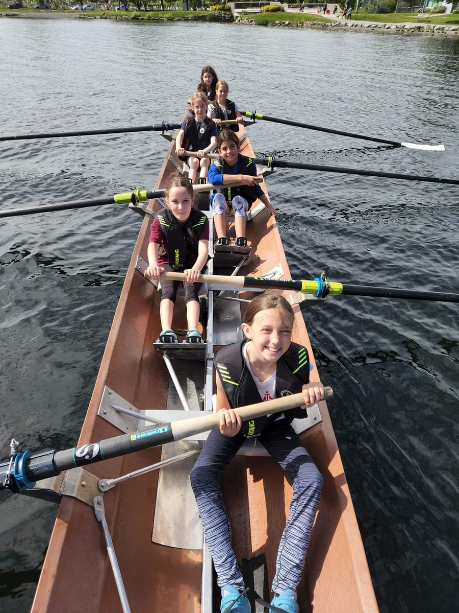 JenNearyYYT's tweet photo. A beautiful morning on the pond! These little ones are working hard to get ready for Time Trials next week. #rsjr22 https://t.co/8u0kIXkrQC