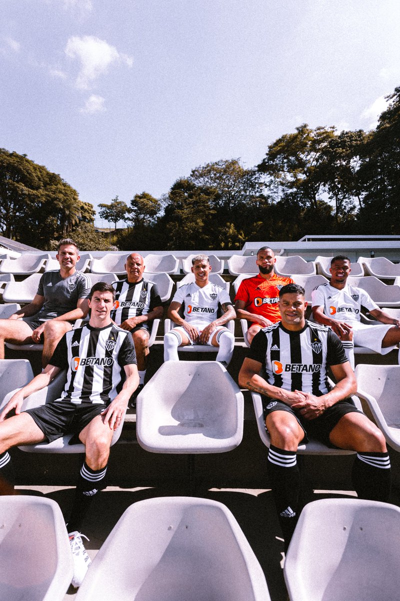 Atletico's tweet photo. 🗣️ Avisa lá: agora o #Galo é @adidasbrasil! 💪🐔

🏴🏳️ Massa, que tal o manto com três listras, hein?! https://t.co/0YAP7D78UW