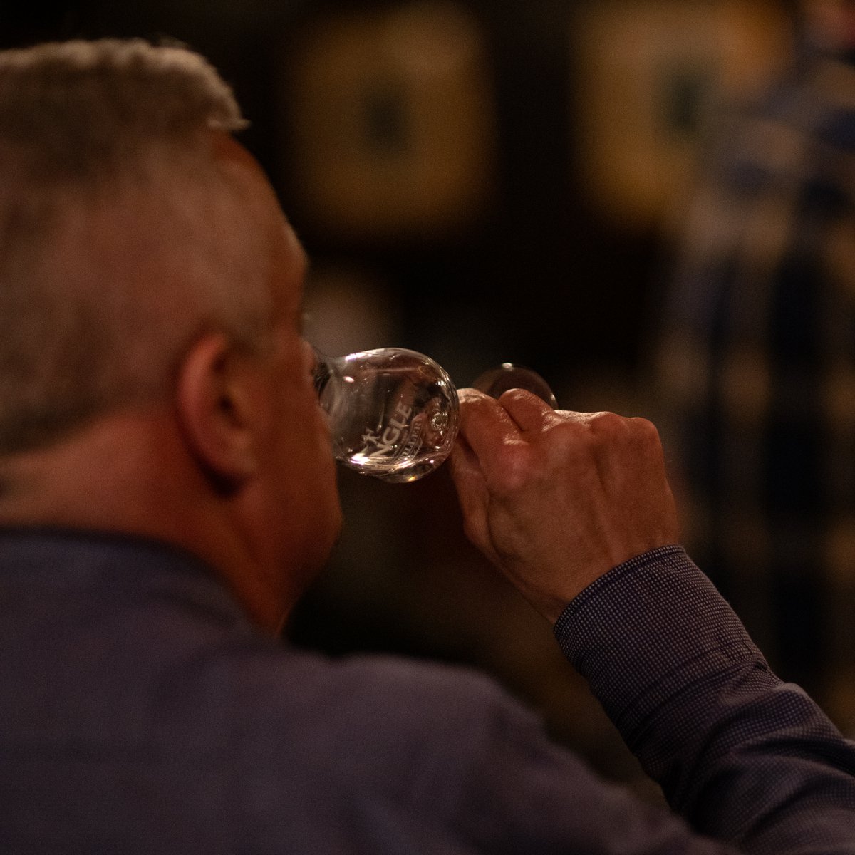 We had a great time in <a href="/TheLongHallPub/">The Long Hall Pub</a> on Tuesday for the release of their @dingledistillery Founding Fathers whiskey. A beautiful bottling of Single Pot Still matured in Bourbon Casks, released to mark the Houlihan family's 50th year as custodians of The Long Hall 🥃