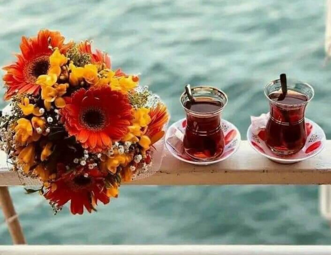 Kaybetmekten korktuklarınız sizi nereye koyduğunu bile hatırlamıyor...

Yani demem o ki;

Kimse için çayınızı soğutmayın...