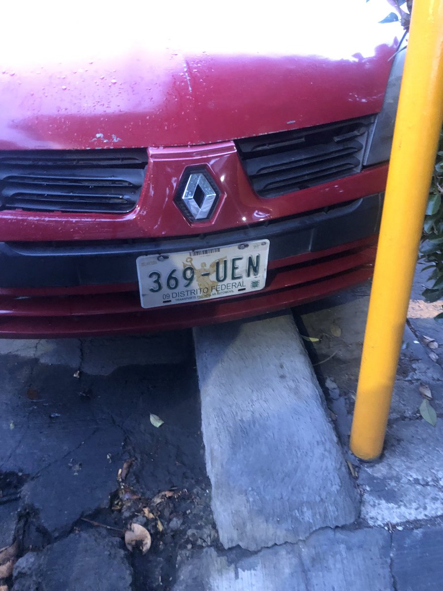 yoneab's tweet photo. Es increíble que la gente use la banqueta de estacionamiento y obstruyan completamente el paso. Los peatones tienen que arriesgar su vida caminando por la avenida. @OVIALCDMX ayuda 🙏! Ya van 8 llamadas a la autoridad y ahí sigue.
San Bernabé 897
San Jerónimo Lídice, Magdalena C. https://t.co/joZw1j28YF