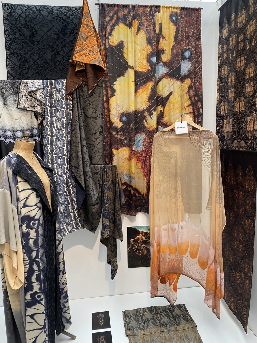 RMSTextiles's tweet photo. On our way back from a wonderful day @NewDesigners feeling inspired and overjoyed to see the amazing work on display, so proud to see the successes of our ex-students, well done Layla and Sarah! @laylachauhandesigns @sgoldmanmetal #textiles #proudteacher #inspired #jewellery https://t.co/6rfvv2Lm2r