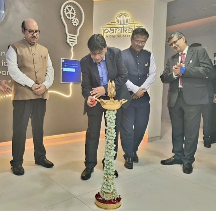 HPCL's tweet photo. Our C&amp;MD alongwith Dir-Refineries &amp; Dir-Finance inaugurated state-of-the-art Digital eXperience Centre, a key milestone in our digital transformation journey.
This centre at #HPMDI Nigdi demonstrates seamless immersive application of digital technologies to HPites @HPCL
#HPCLDXC https://t.co/tpyih3T3Xs