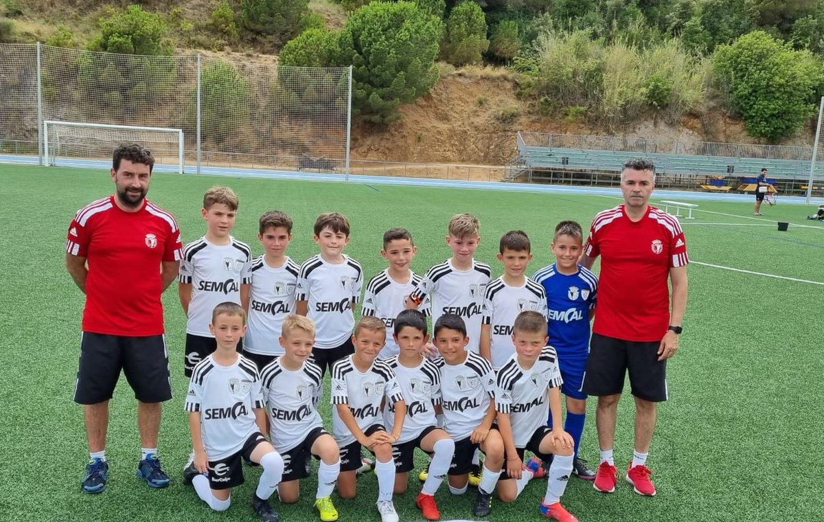 LaFactoriaBCF's tweet photo. * BENJAMÍN "B"
Benjamin B #Semcal ha realizado un campeonato soberbio con carácter, orden y sobre todo mucho esfuerzo y sacrificio.Pese a la dificultad del campeonato,plantaron cara a todos los rivales consiguiendo un más que merecido 4 puesto,impensable al principio del torneo https://t.co/V2kiHlCsXh