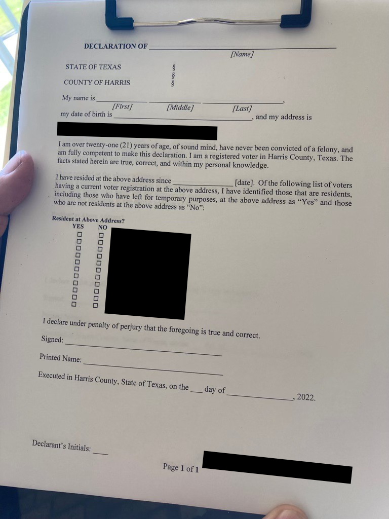 jen_rice_'s tweet photo. a houston resident says two men with a GOP-connected grass-roots group wearing texas election network badges knocked on doors in her neighborhood asking residents to sign an affidavit verifying their voter addresses "under penalty of perjury"

story: https://t.co/huoguuPGir https://t.co/AwMgzp6UtM