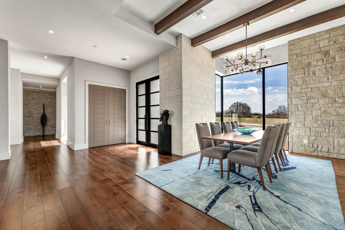 This custom home has an open entrance into the grand room and it really brings a statement to this area! What do you think? 

For more amazing homes check out our website: murphysignaturehomes.com