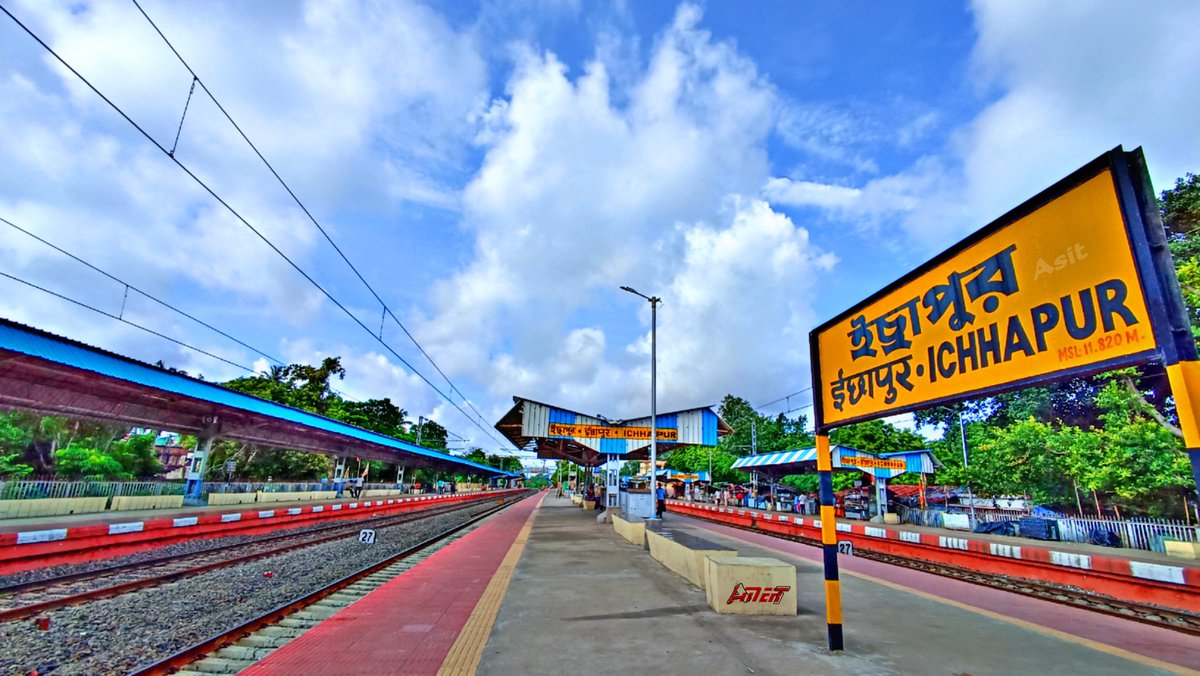 Asit3699's tweet photo. Beautiful View of Eastern Railways zone's. 😍😌

Featuring :- Ichhapur Station (IP), Sealdah Naihati Main Section. 

Indian Railways Our Life Line 💔

🔰Captured by :- Me https://t.co/fvN0WgQff5