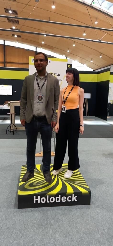 volograms's tweet image. Did you see the cloning station @rooom_com put together for #LEARNTEC2022? Keep your eye out next week for our rundown! Here&apos;s our visual teaser to get you excited in the meantime

Image Creds: Stephanie Bilic, Jessica Schlauer, Dr. Sirrka Freigang, @We_are_NIDIT @learntec_news