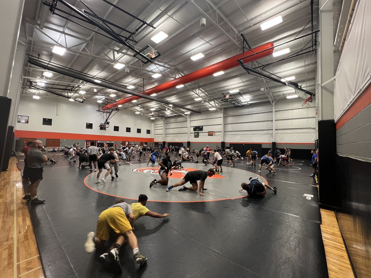 iswausaw's tweet image. Friday camp in full swing!!!! 100+ kids getting ready for FARGO! @CIAWrestling @JeffHS_Wres