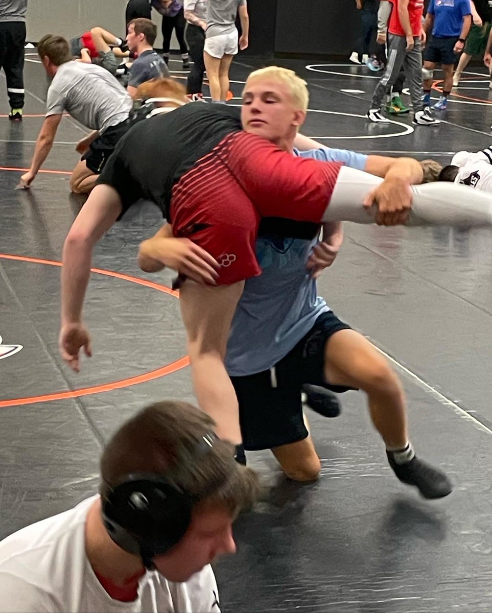 iswausaw's tweet image. Friday camp in full swing!!!! 100+ kids getting ready for FARGO! @CIAWrestling @JeffHS_Wres