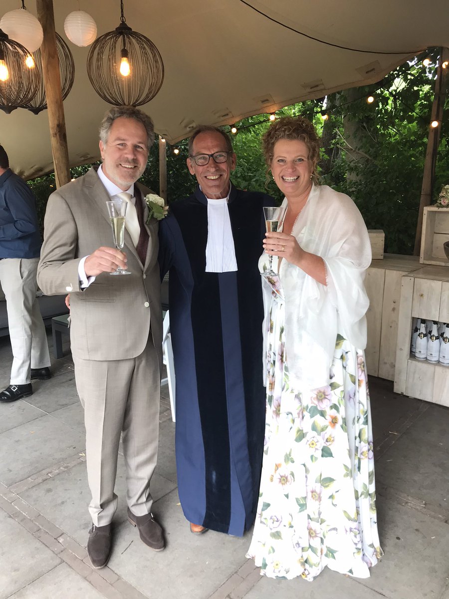 janwvw's tweet photo. Vandaag een hoogtepunt als BABS van de @GemOudewater en @gemeentewoerden mijn 300ste huwelijk gesloten op @dewillemshoeve Woerden https://t.co/BmGQdNur8x