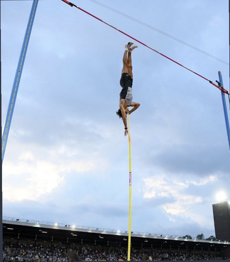 Pierce O'Callaghan (@pierceathletics) on Twitter photo What an incredible photo of <a href="/mondohoss600/">Mondo Duplantis</a> clearing 6.16m in the pole vault at the <a href="/Diamond_League/">Wanda Diamond League</a> in Stockholm last night
📸 <a href="/KellySotherton/">Kelly Sotherton MBE</a> What an incredible photo of <a href="/mondohoss600/">Mondo Duplantis</a> clearing 6.16m in the pole vault at the <a href="/Diamond_League/">Wanda Diamond League</a> in Stockholm last night
📸 <a href="/KellySotherton/">Kelly Sotherton MBE</a>